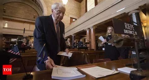 Nebraska lawmakers begin second round of debate on abortion
